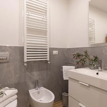 Italian Experience- Atelier La Scala Apartment *